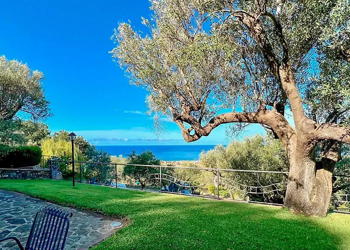 Il Giardino Dei Filosofi Ascea